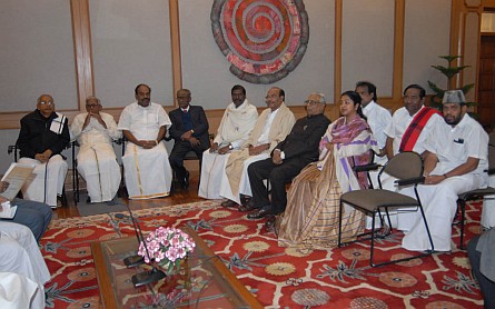 TN leaders meet Manmohan
