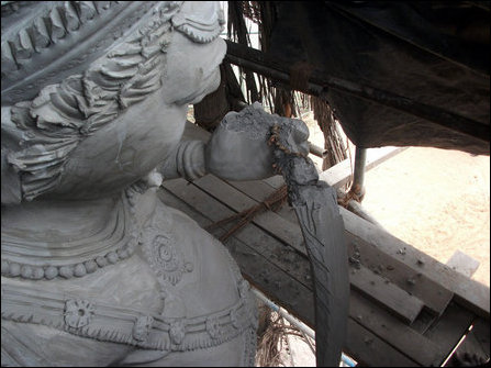 Temple sculptures vandalized in Trincomalee