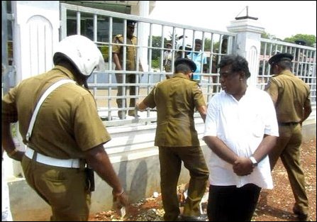 SL police destroys floral tribute by NPC councillors