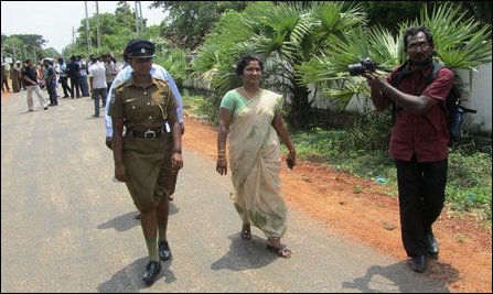 SL police destroys floral tribute by NPC councillors