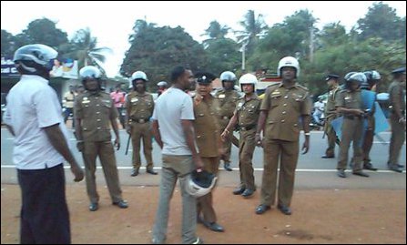 SL Police at Ki'linochchi