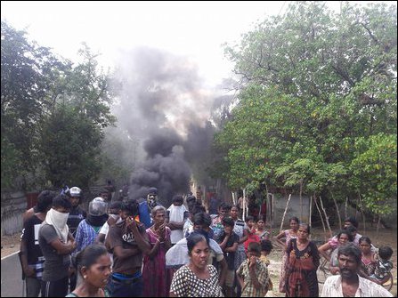 Protesting villagers at Thunnaalai