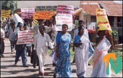 peace_demo-batti_1_28022000.jpg