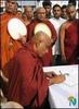 JHU parliamentarian Rev. Athuriliyae Rathna thera signing the petition