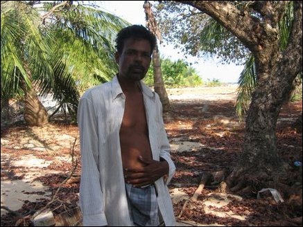Kandasamy Yogathas wishes to return to Navalady and resettle even if he has to start from scratch in makeshift hut, rather than wait for handouts in a welfare camp.