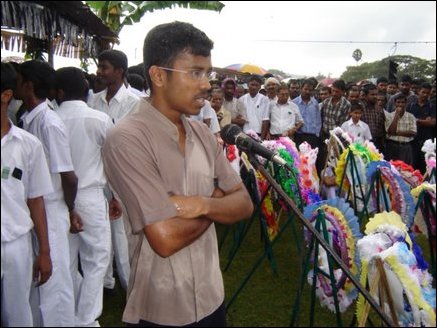 Campus student A. Sanchayan addressing the mourners