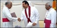 Rev.Irayappu Joseph, Bishop of Mannar (L), and Rev.Thomas Saundranayagam Bishop of Jaffna meet Sri Lanka President Mr.Mahinda Rajapakse