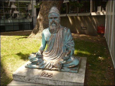 Missing legend for Thiruva'l'luvar statue