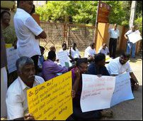 Protest in front of Divisional Survey Office in Jaffna 
